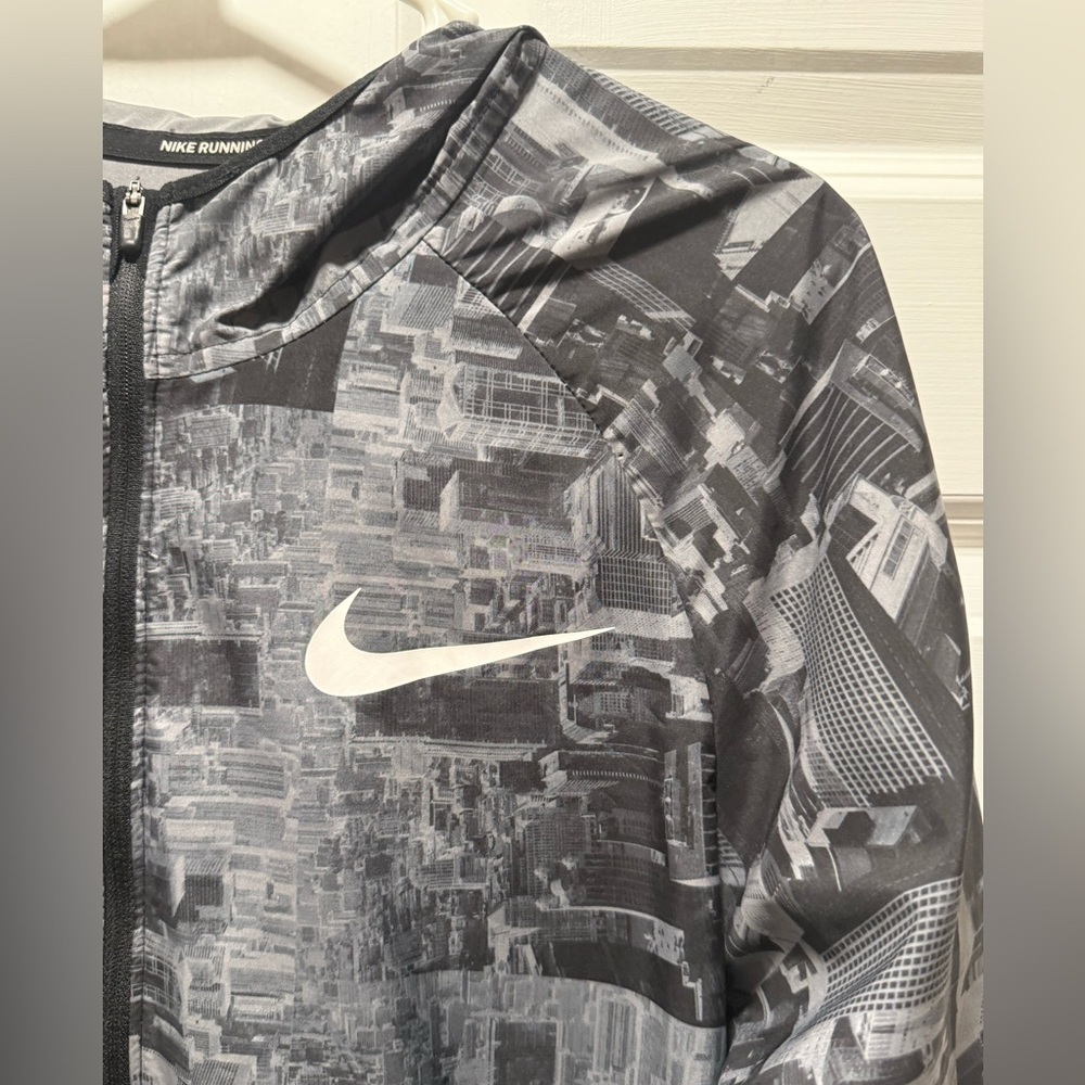 Nike 2018 Chicago Marathon Running Jacket​ - Picture 3 of 9